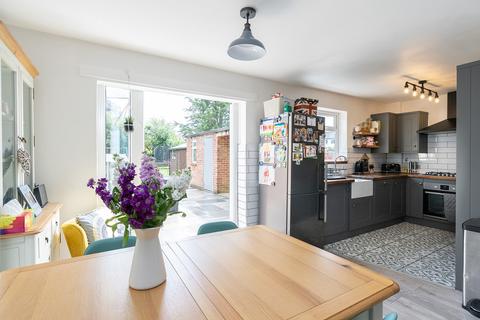 27 Warrenne Road, Brockham, Betchworth, RH3 7JY