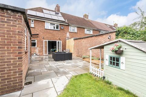 27 Warrenne Road, Brockham, Betchworth, RH3 7JY