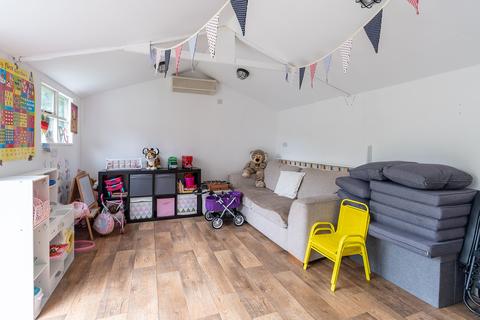 27 Warrenne Road, Brockham, Betchworth, RH3 7JY