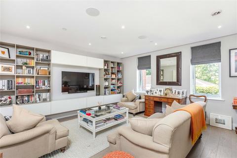 15 Noel Square, Teddington, TW11 8JA