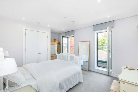 15 Noel Square, Teddington, TW11 8JA