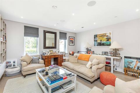15 Noel Square, Teddington, TW11 8JA