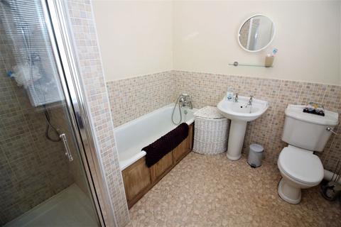 8, Rose Bank Gainest, Halifax, HX2 7DA