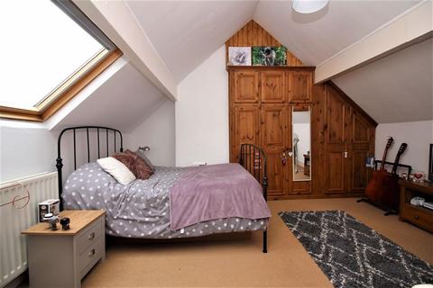 8, Rose Bank Gainest, Halifax, HX2 7DA