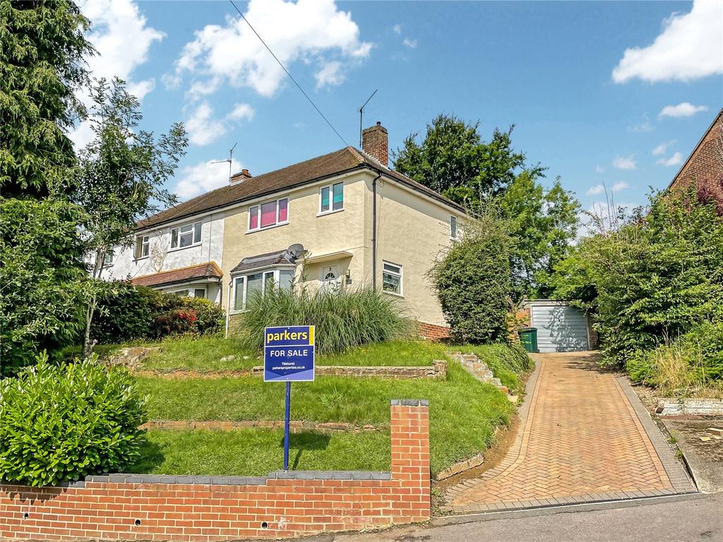 Dudley Close, Tilehurst, Reading, RG31 3 bed semidetached house £370,000