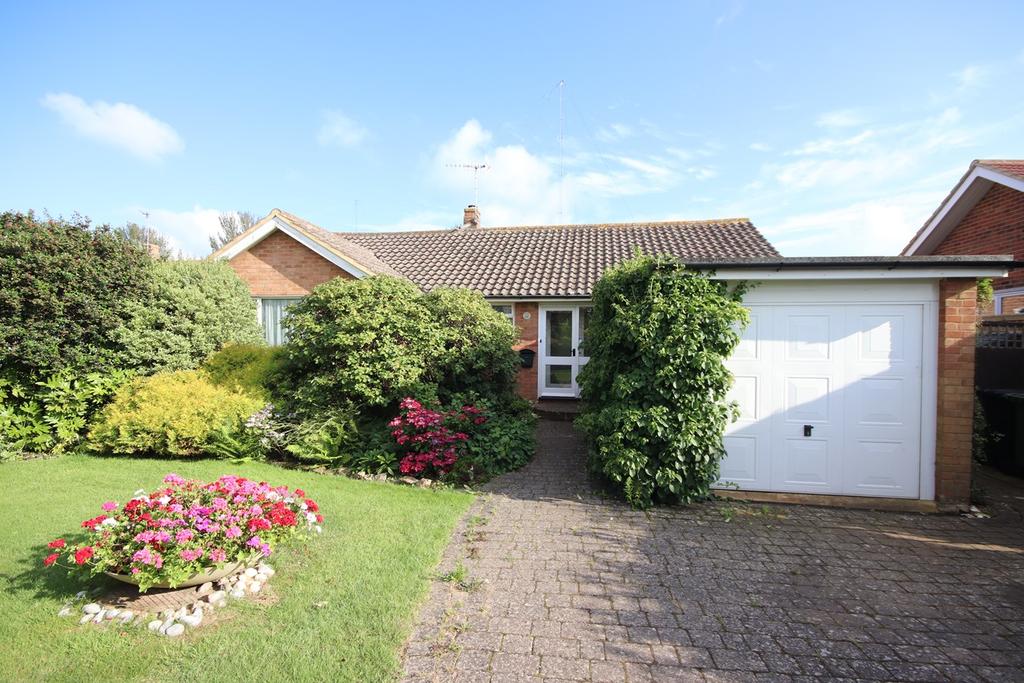 Crofton Park Avenue, BexhillonSea, TN39 3 bed detached bungalow £