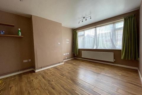 2 bedroom maisonette to rent, Birchen Grove, Luton, LU2 7TS