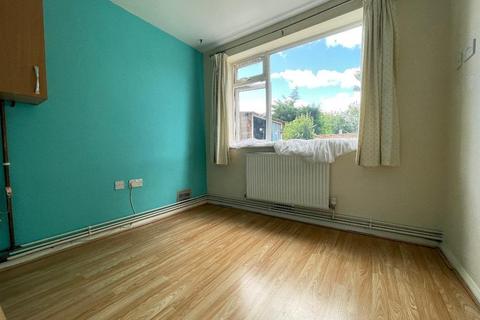 2 bedroom maisonette to rent, Birchen Grove, Luton, LU2 7TS