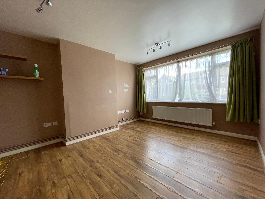 Birchen Grove, Luton, LU2 7TS 2 bed to rent £1,000 pcm (£