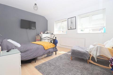 66 Brooklands Close, Luton, LU4 9EH
