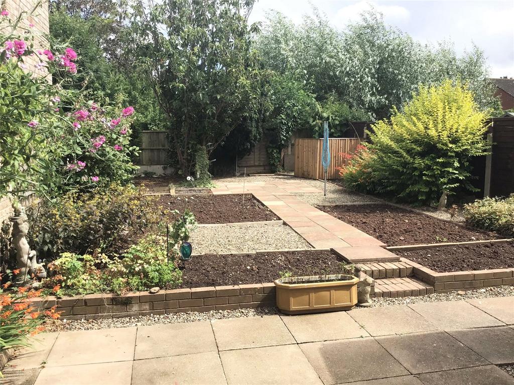 Beech Drive, Shifnal, Shropshire, TF11 3 bed semidetached house £170,000