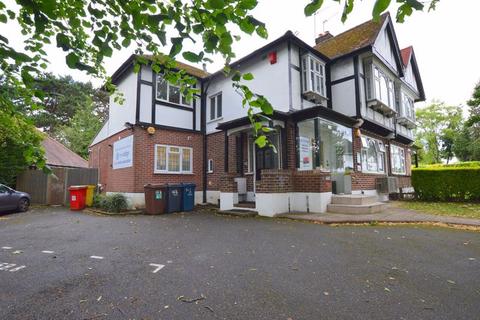 2 bedroom maisonette to rent, Uxbridge Road, Hatch End