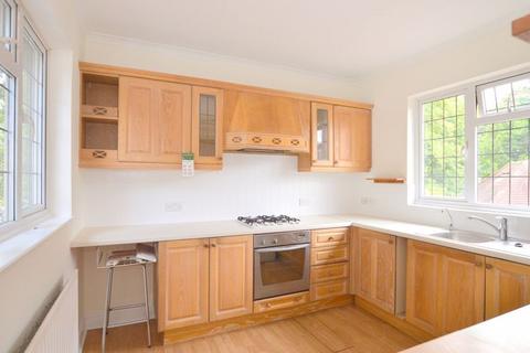 2 bedroom maisonette to rent, Uxbridge Road, Hatch End