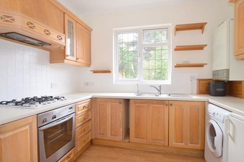 2 bedroom maisonette to rent, Uxbridge Road, Hatch End