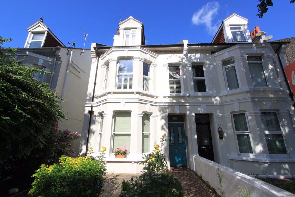 Westbourne Gardens, Hove Studio £750 pcm (£173 pw)