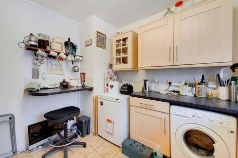 262 Waters Road, London, SE6 1UJ