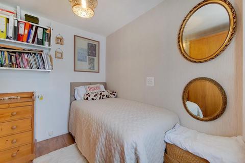 262 Waters Road, London, SE6 1UJ