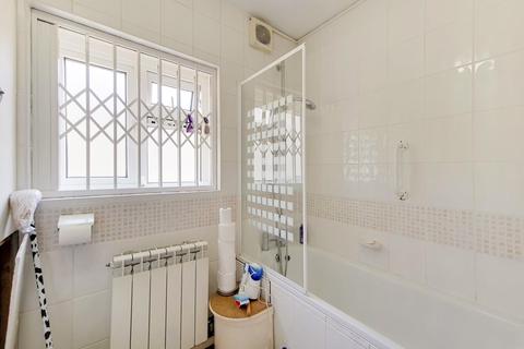 262 Waters Road, London, SE6 1UJ