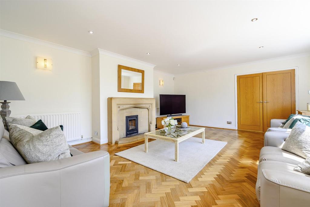 8472709-interior13.jpg