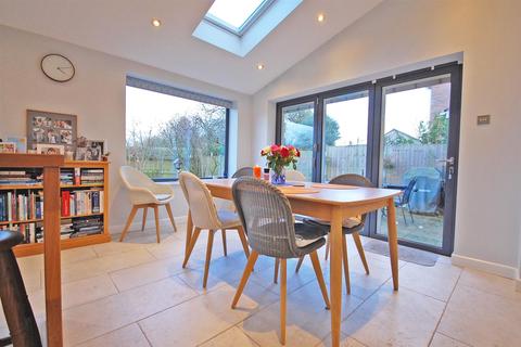 5 Philips Close, Rayne, Braintree, CM77 6DB