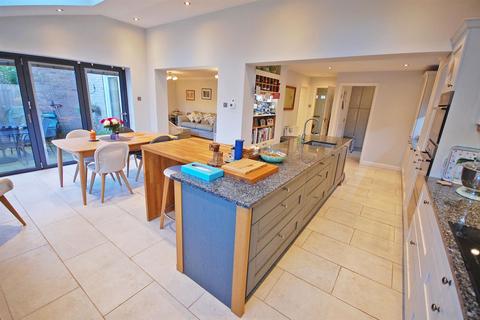 5 Philips Close, Rayne, Braintree, CM77 6DB