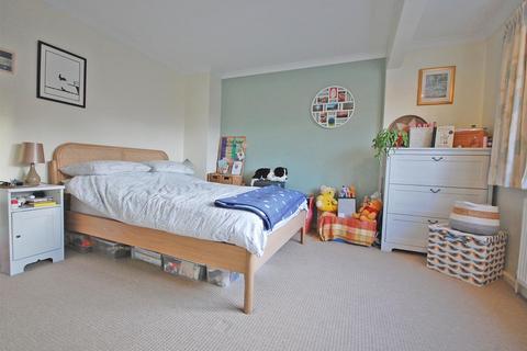 5 Philips Close, Rayne, Braintree, CM77 6DB