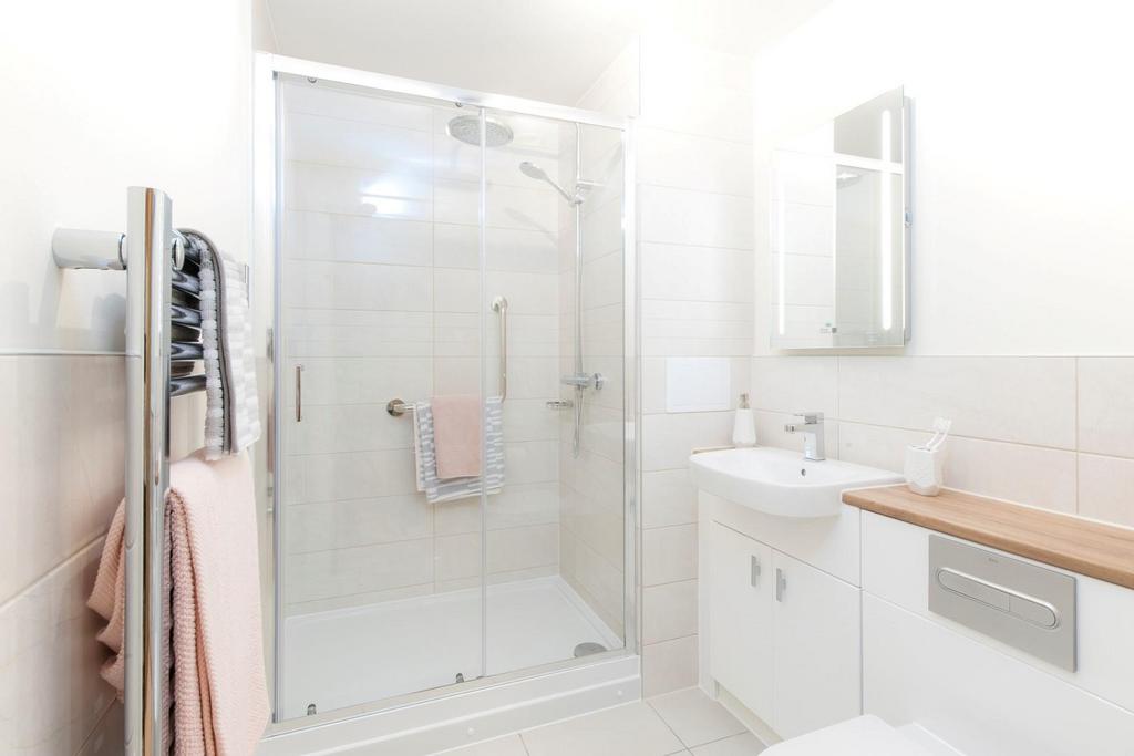 Dorchester bathroom 01.jpg