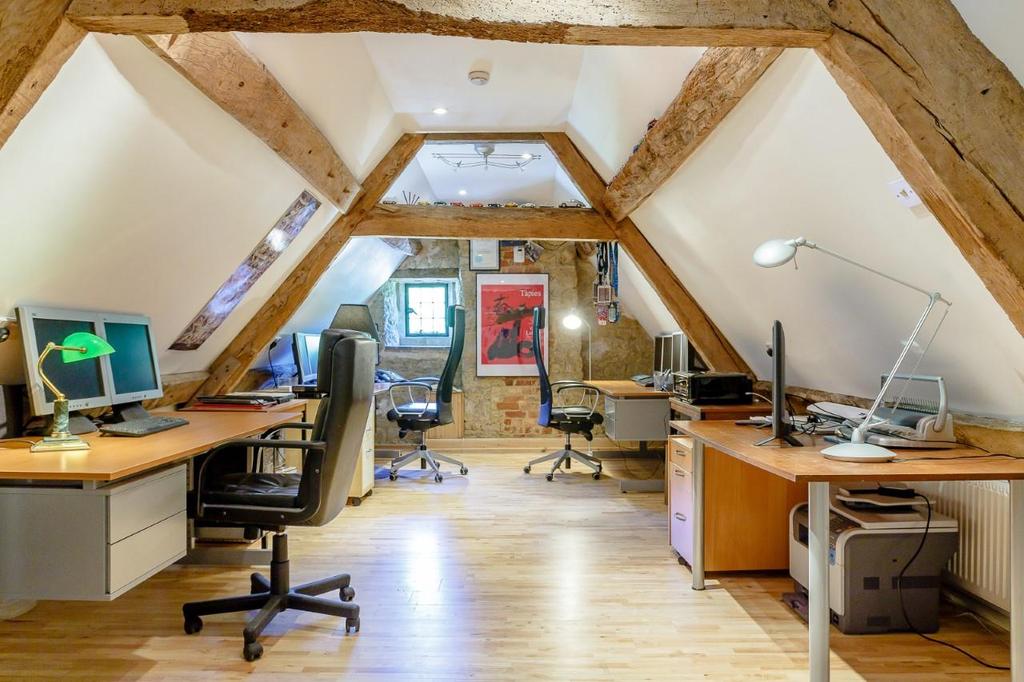 Office 1.jpg