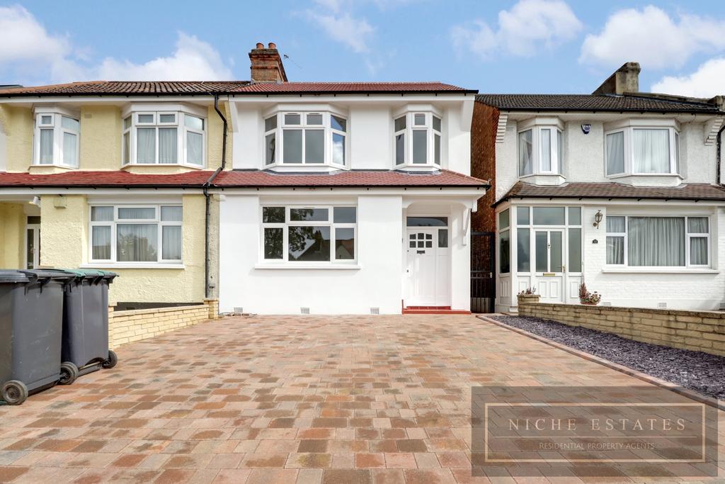 Durnsford Road, Bounds Green, London N11 3 bed semidetached house £