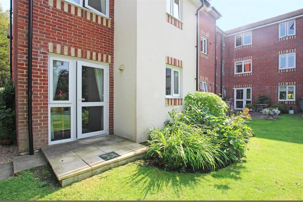 Spitalfield Lane, Chichester 1 bed retirement property £180,000