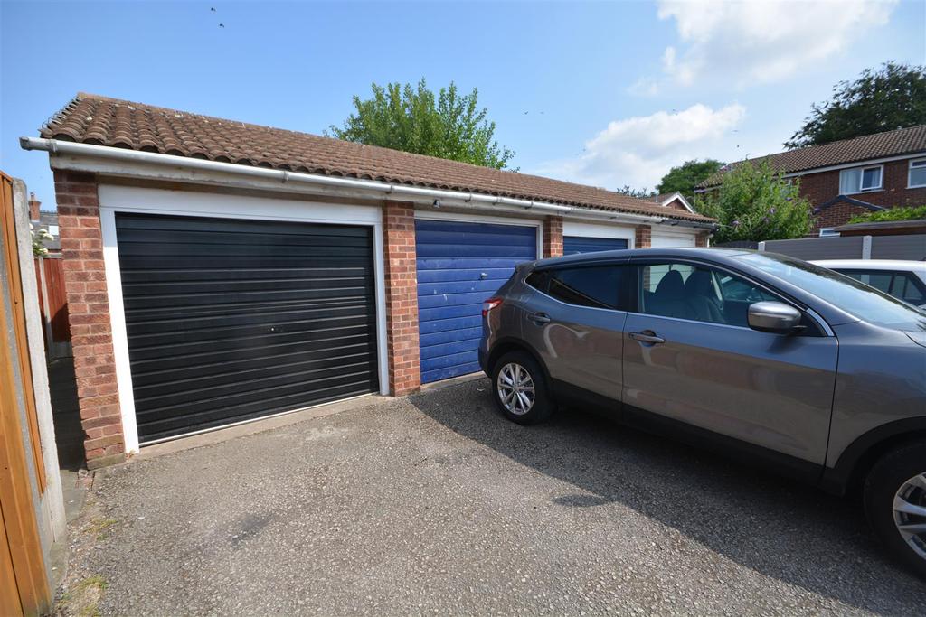 Detached Garage