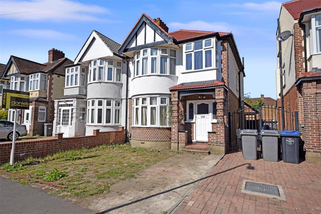 Medway Gardens, Wembley 3 bed semidetached house £2,000 pcm (£462 pw)