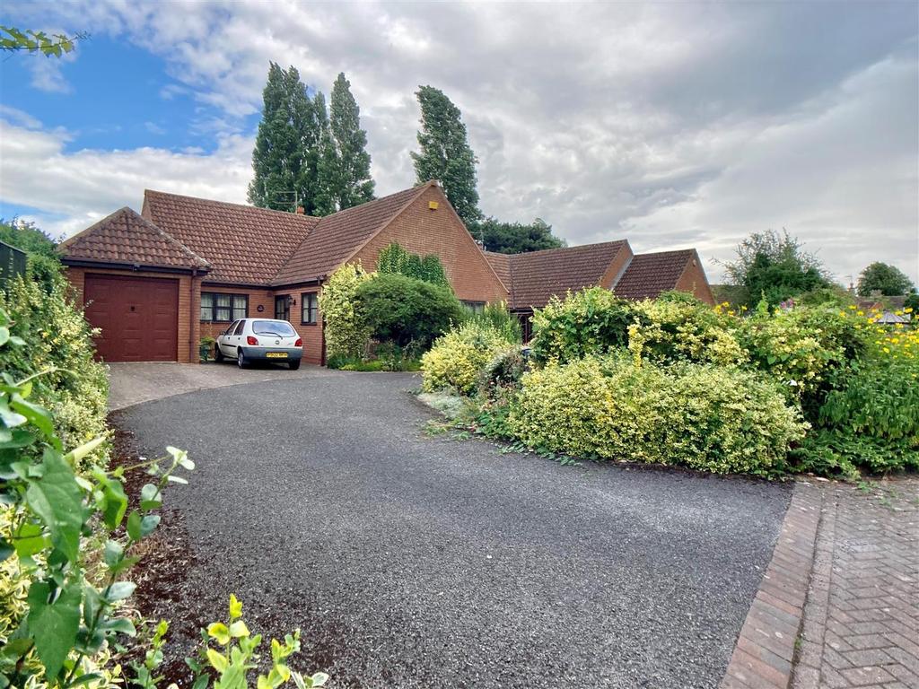 Hempsted Lane, Gloucester 3 bed detached bungalow for sale £490,000