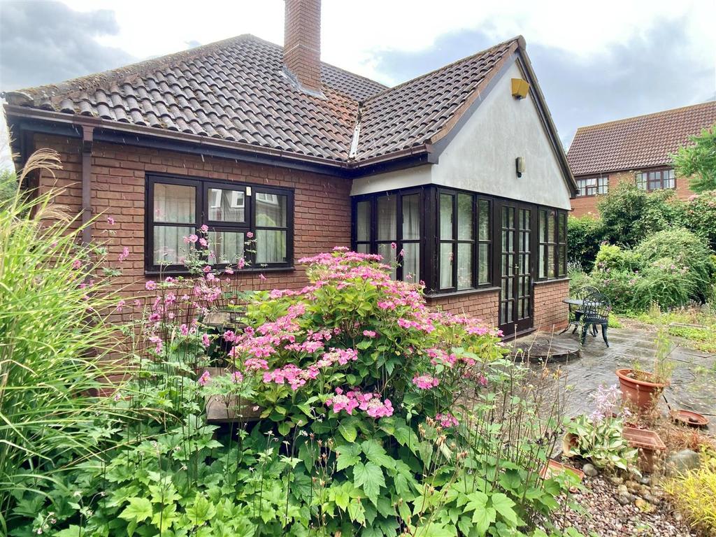 Hempsted Lane, Gloucester 3 bed detached bungalow £490,000