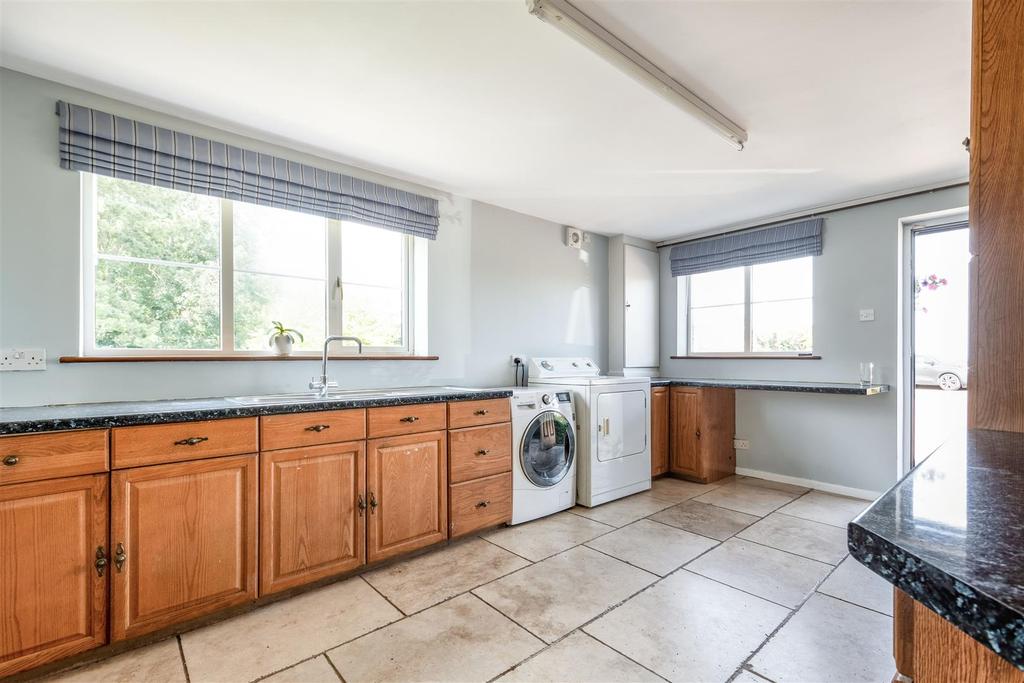 8473134-interior08.jpg