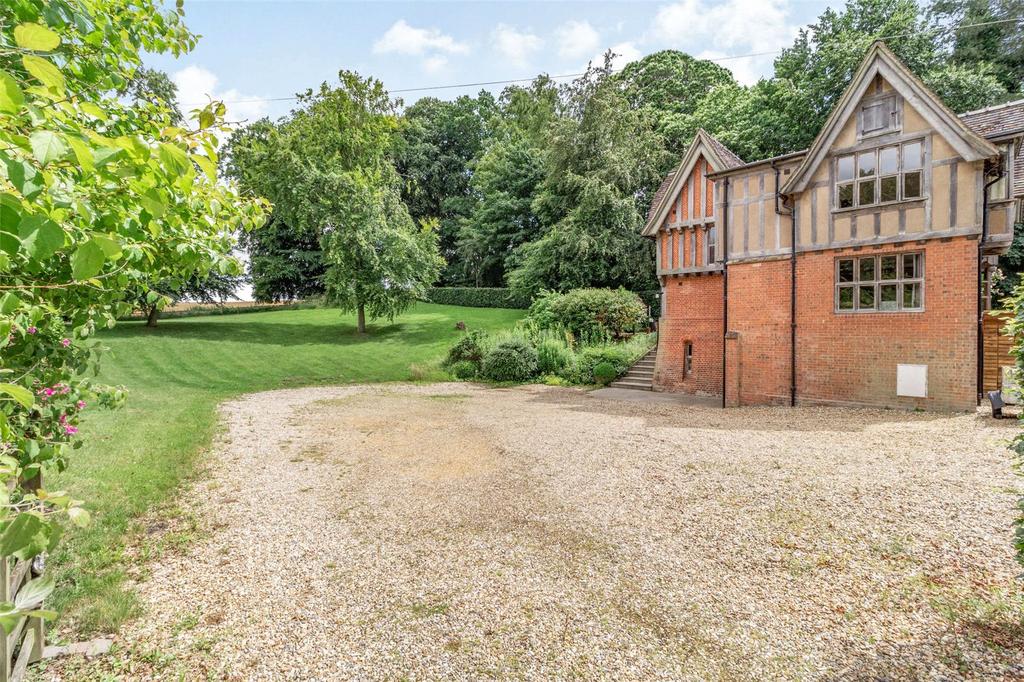 Norwich Road, Stoke Holy Cross, Norwich, NR14 4 bed character property