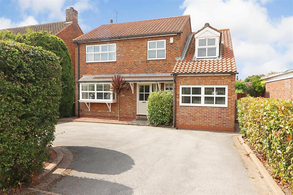 Brantingham Road, Elloughton, Brough 4 bed detached house for sale £