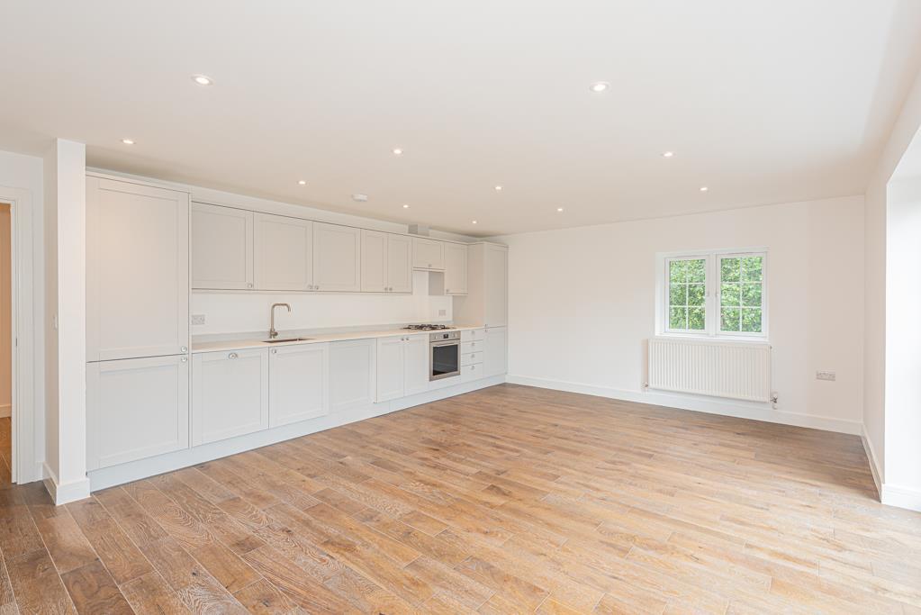 Whitmores Close, Epsom 2 bed flat £435,000