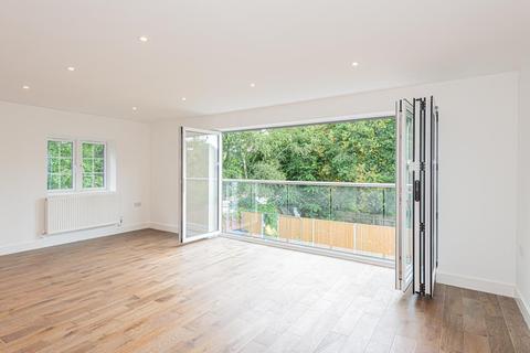 3 Whitmores Close, Epsom, KT18 7JY