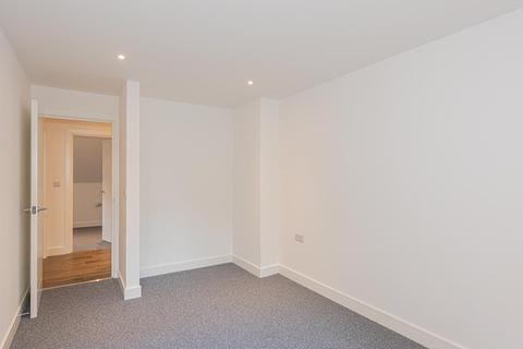 3 Whitmores Close, Epsom, KT18 7JY