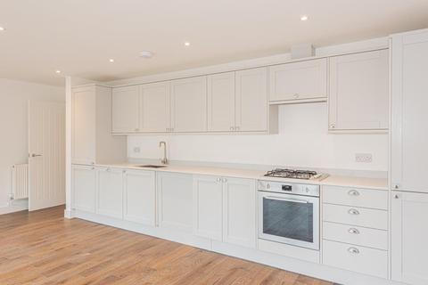 3 Whitmores Close, Epsom, KT18 7JY