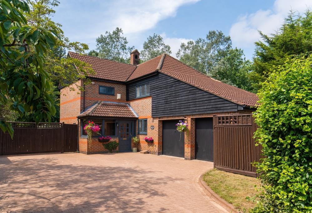 Tattam Close, Woolstone, Milton Keynes 4 bed detached house £850,000