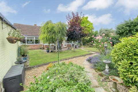 3 bedroom bungalow for sale - Quorn Close, Barton Seagrave, Kettering