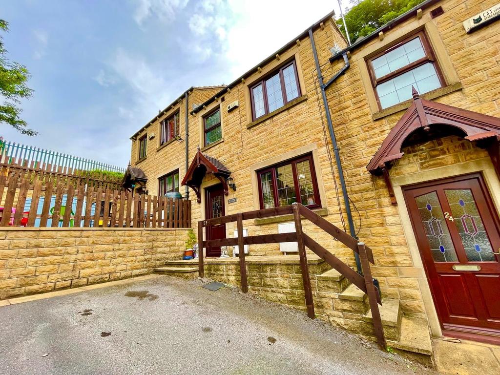 Grove Nook, Longwood, Huddersfield 3 bed terraced house £145,000