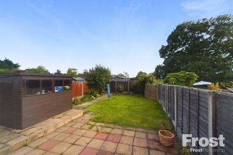 3 bedroom detached house to rent, Shortwood Avenue, Staines, Middlesex, TW18