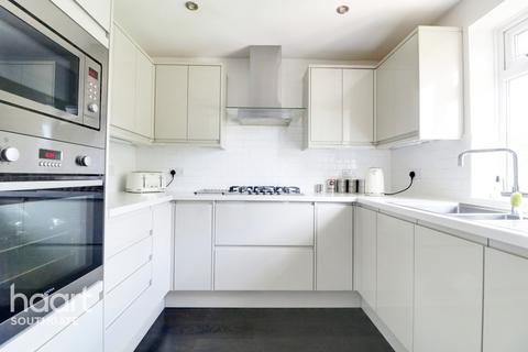 159 The Vale, London, N14 6BA