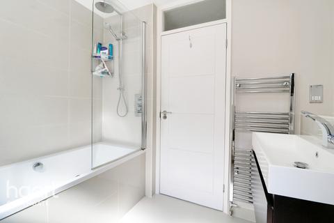 159 The Vale, London, N14 6BA