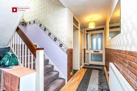 6 Lyneham Walk, London, E5 0HX