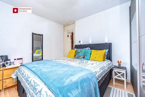 6 Lyneham Walk, London, E5 0HX