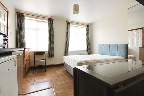 Studio to rent, Hamilton Avenue, London, N9